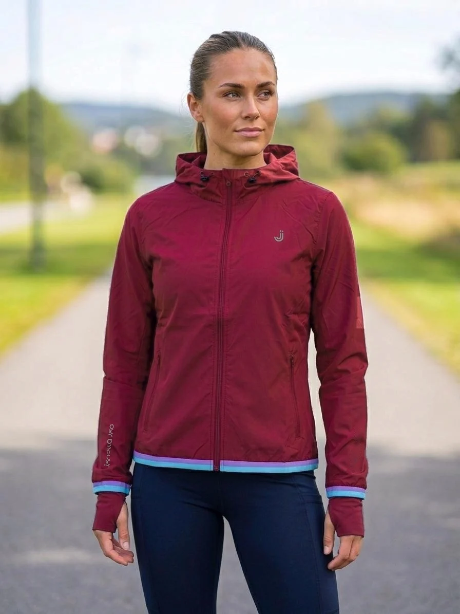 Aero Run Windbreaker - Burgundy