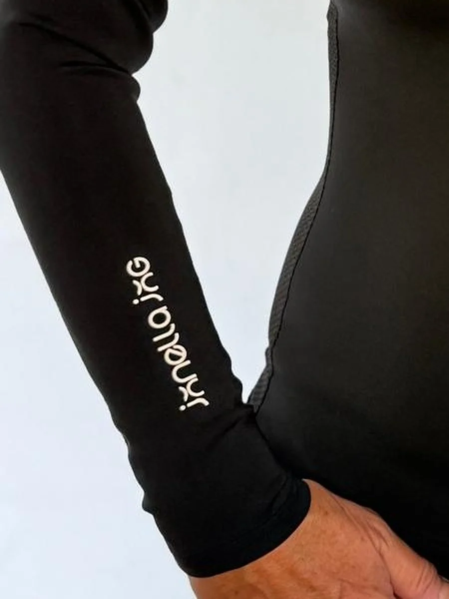 Aero Run Tempo Top - Black - side