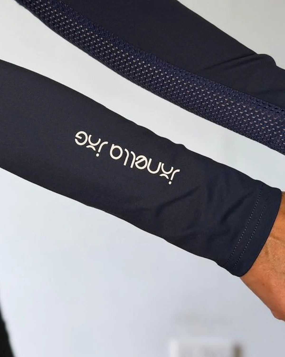 Aero Run Tempo Top - Navy - side