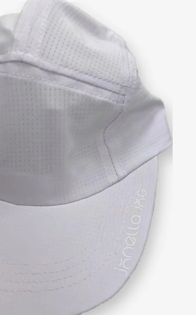 Lightweight running cap, brim logo detail